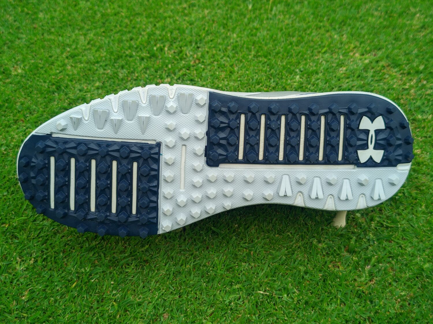 Under Armour UA Charged Breathe Spikeless Talla 6